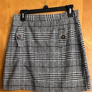 Black and white fashion skirt. Size large